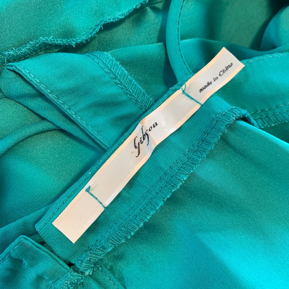 Gibson Green Ruffle Top - Picture 4 of 7